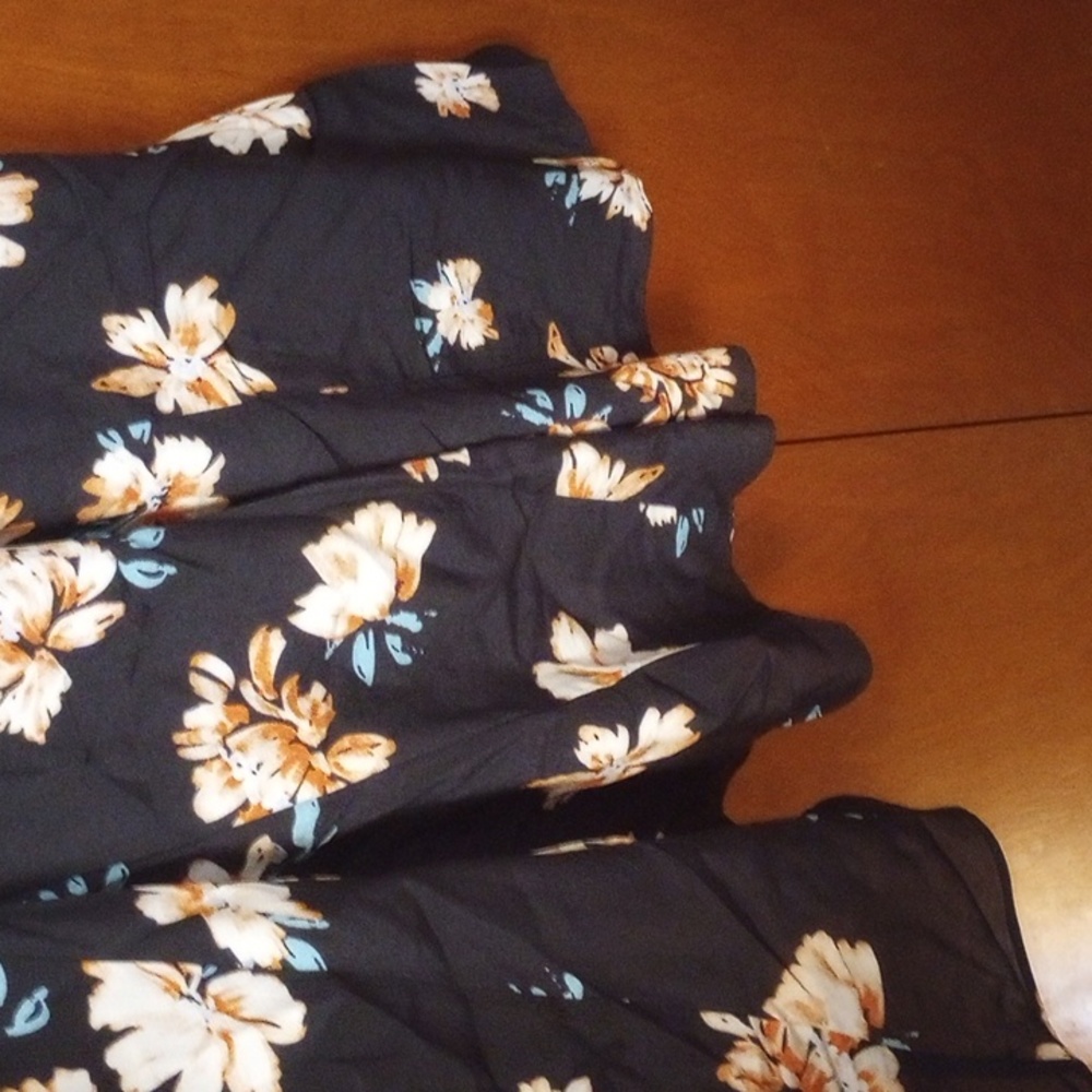 Dress - Picture 8 of 8